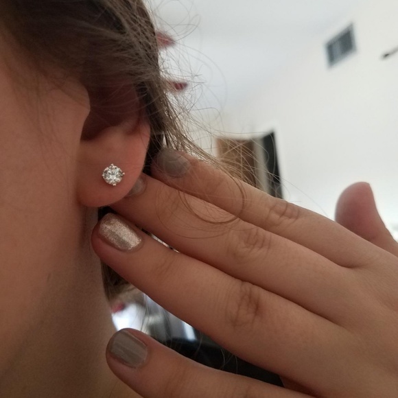 ❤️4 for $20 Sale❤️Cubic zirconia Stud Earrings❤️❤️ - Picture 4 of 4